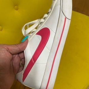 Nike Vintage Leather Athletic Shoes